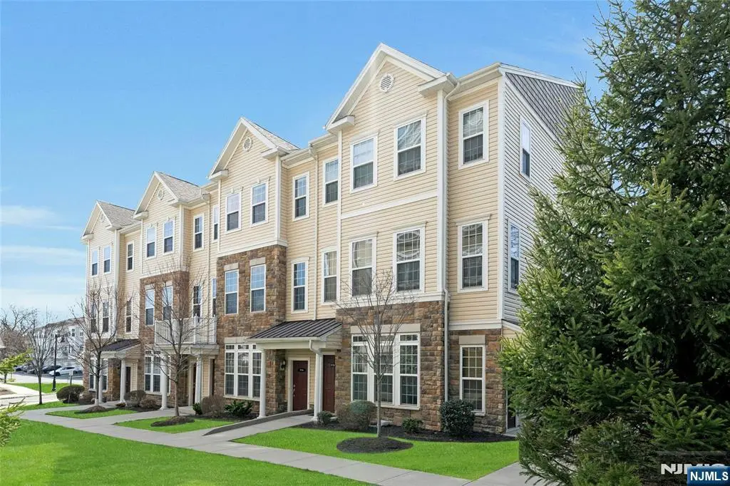 10 Iris Lane 605, Garfield, NJ 07026 - #1