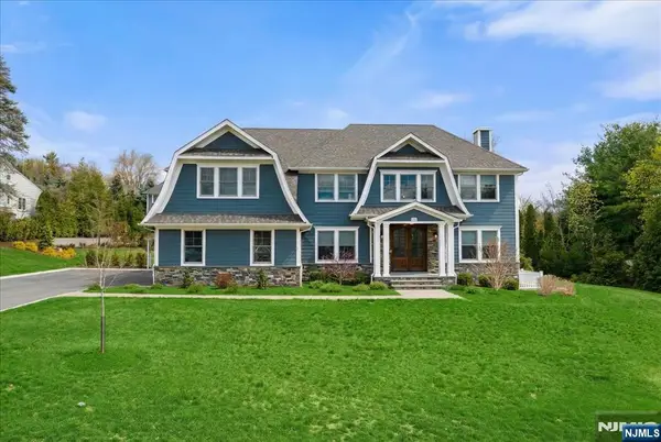 20 Ravine Avenue, Wyckoff, NJ 07481