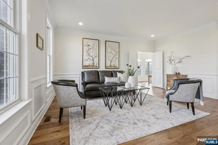 22 Woodmere Road, Upper Saddle River, NJ 07458 - #3