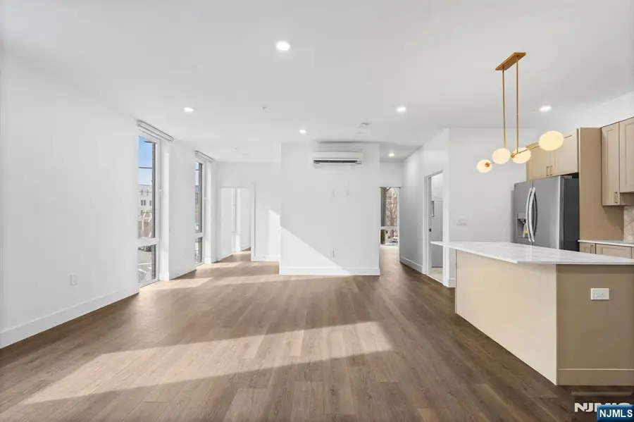 21 Lincoln Park 100, Newark, NJ 07102 - #2