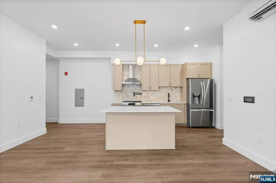 21 Lincoln Park 203, Newark, NJ 07102 - #3