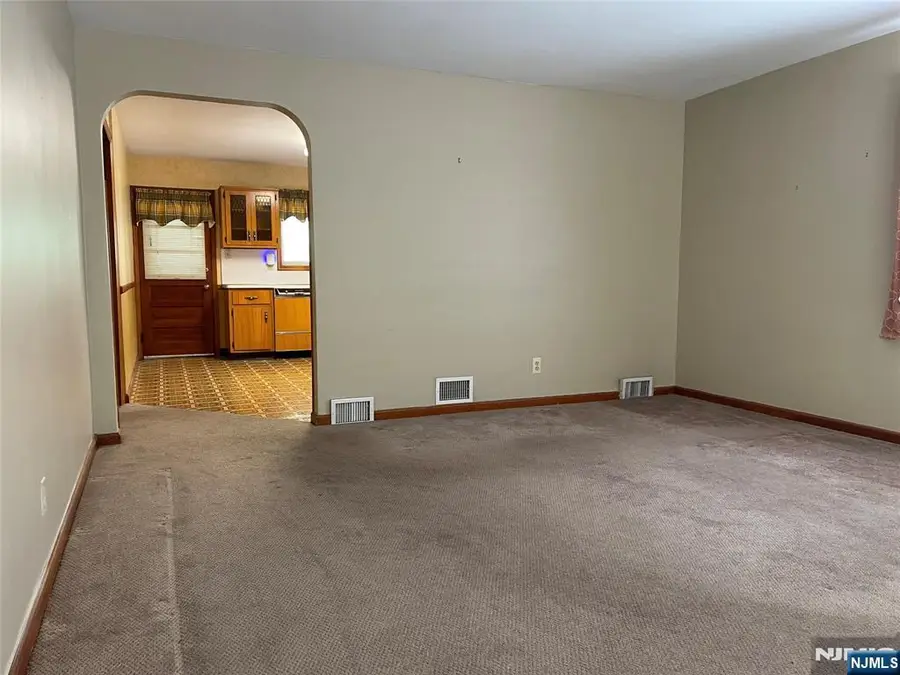 529 Fern Avenue, Lyndhurst, NJ 07071 - #3