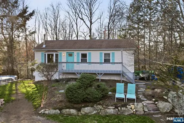 6 Ramsay Road, West Milford, NJ 07421