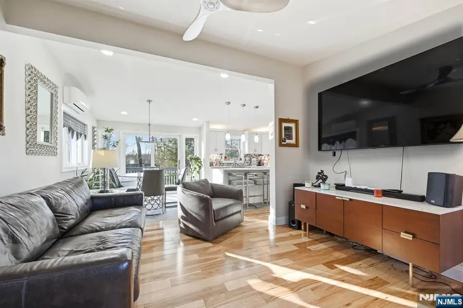 6 Ramsay Road, Upper Greenwood Lake, NJ 07421 - #3