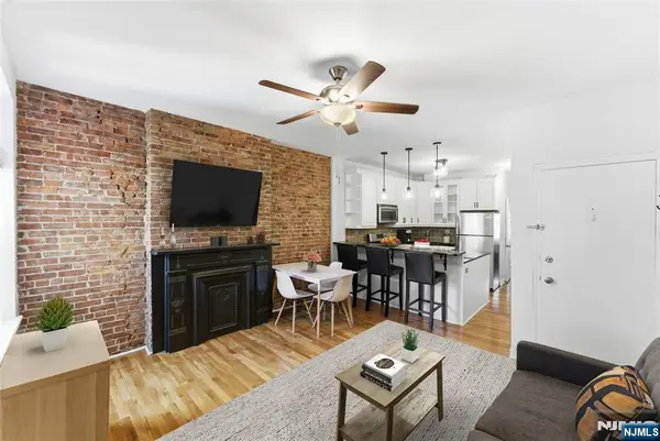 211 14th Street 3R, Hoboken, NJ 07030