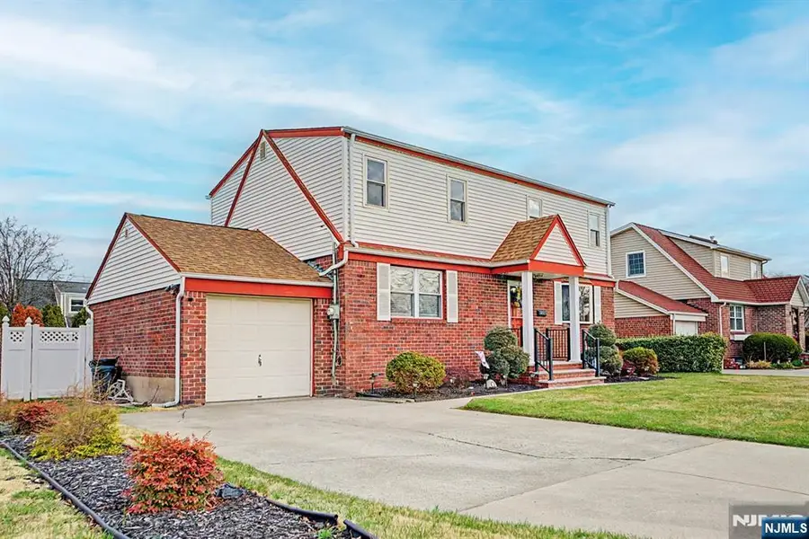 27 Westwood Drive, Fair Lawn, NJ 07410 - #3