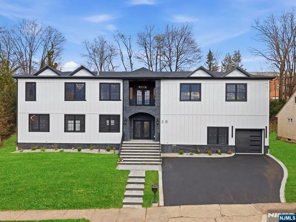 38 Pershing Place, Woodland Park, NJ 07424 - #1