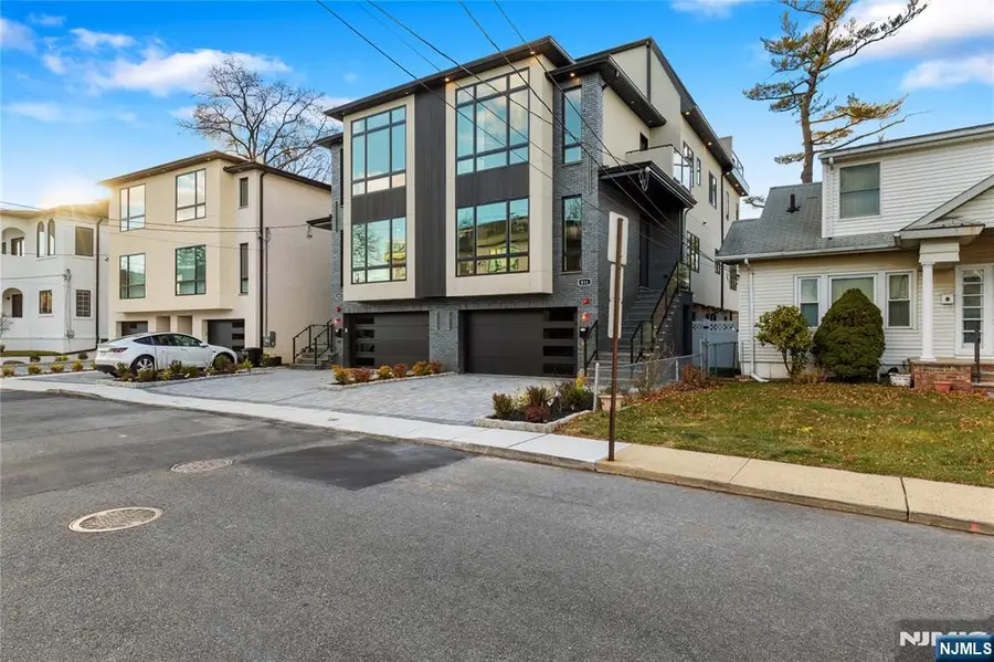 811 Jassamine Way, Fort Lee, NJ 07024 - #2