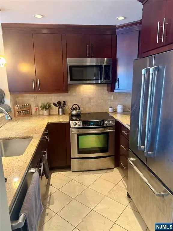 102 Nelson Court O102, Edgewater, NJ 07020 - #1