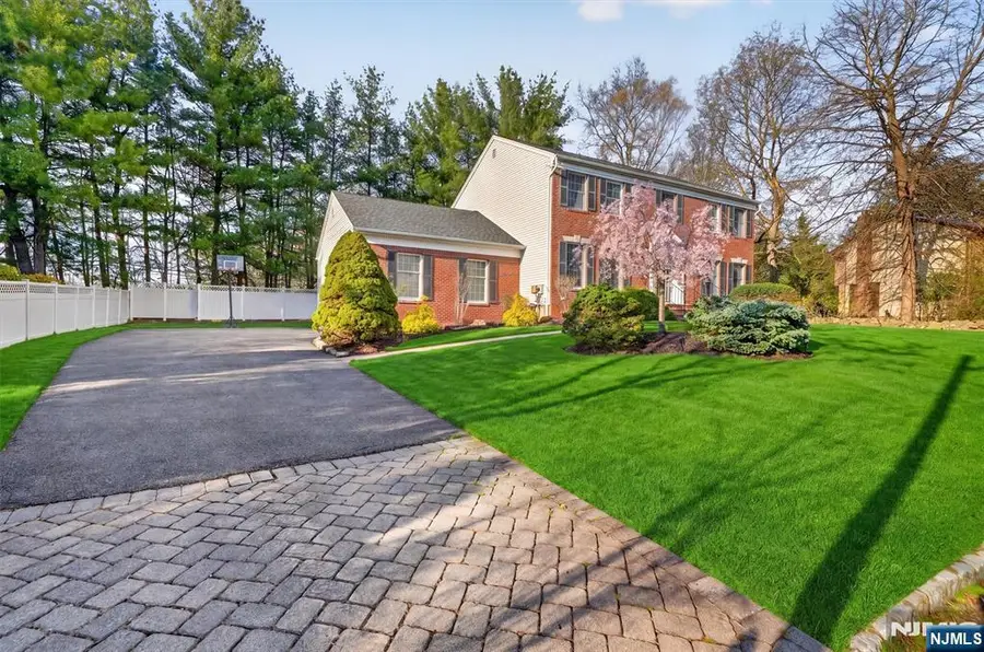 18 Stonewall Court, Mahwah, NJ 07430 - #3