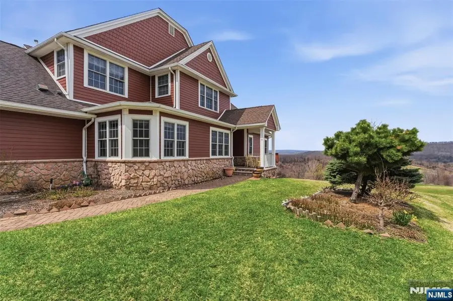 19 Rockhall Court, Hamburg, NJ 07419 - #3