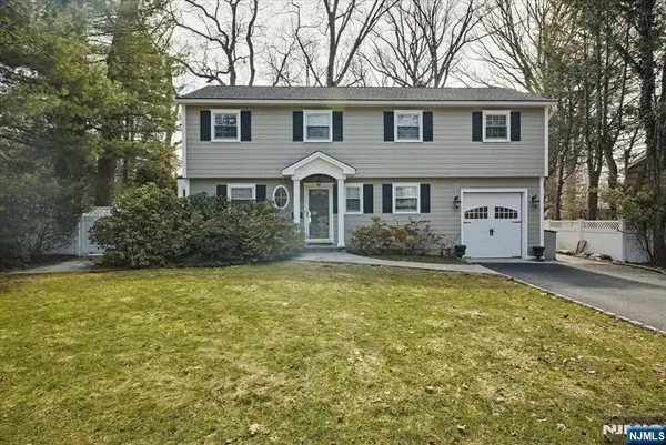 32 Highview Avenue, Woodcliff Lake, NJ 07677