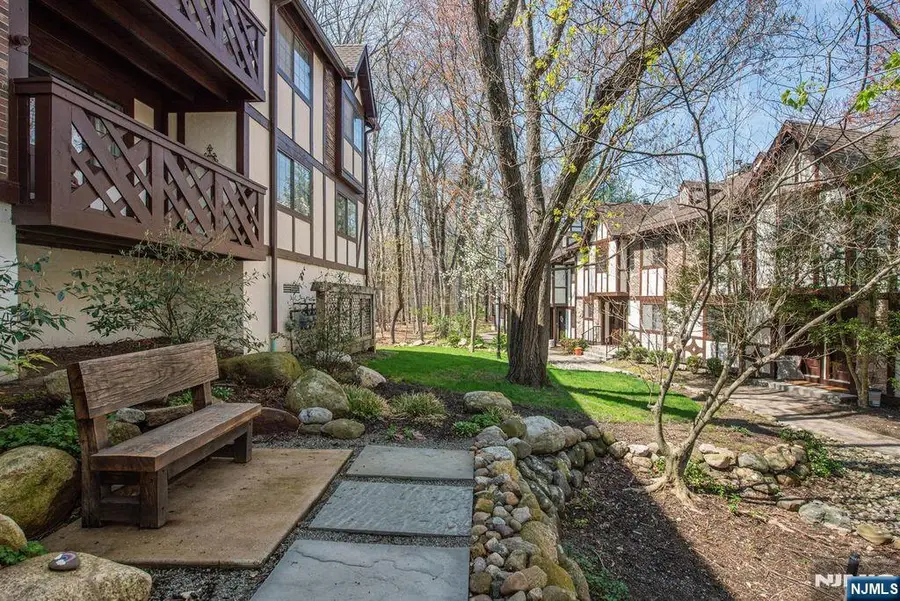 802 Thoreau Court, Mahwah, NJ 07430 - #3