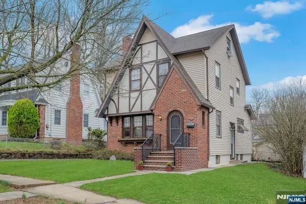 52 Morningside Road, Verona, NJ 07044