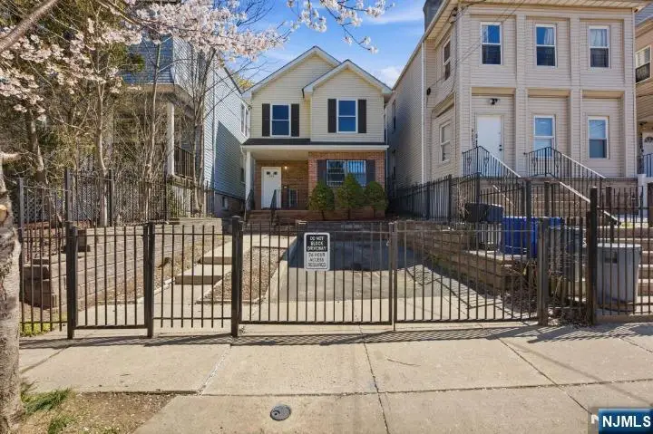 424 15th Street, Newark, NJ 07103 - #2