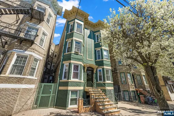 326 60th Street 4, West New York, NJ 07093