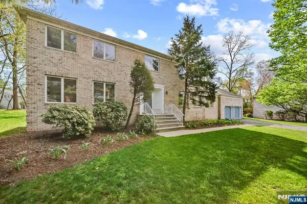 30 Auryansen Court, Closter, NJ 07624