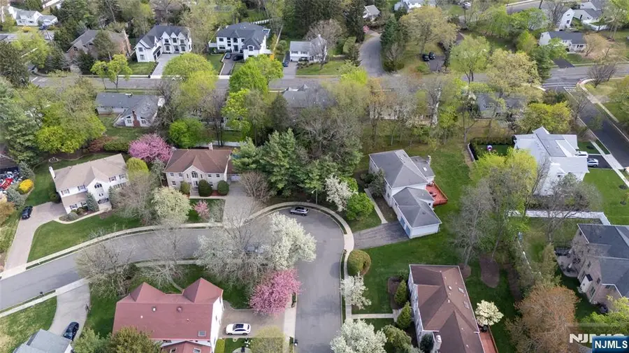 30 Auryansen Court, Closter, NJ 07624 - #3