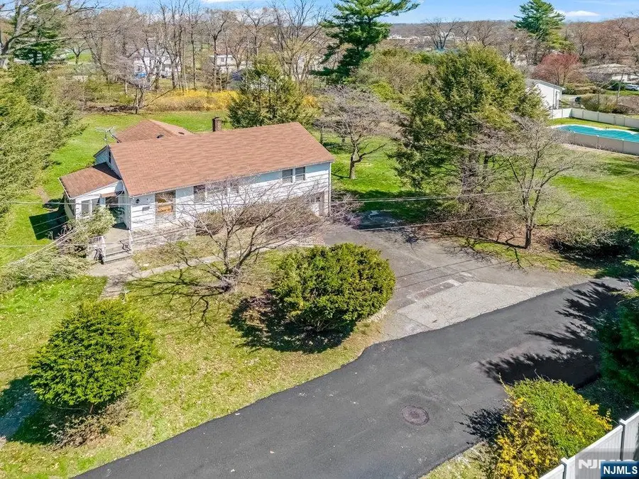 4 Schubert Lane, Paramus, NJ 07652 - #3