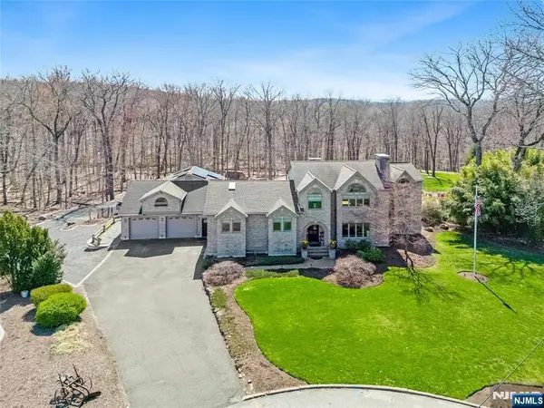 27 Omaha Road, Wayne, NJ 07470