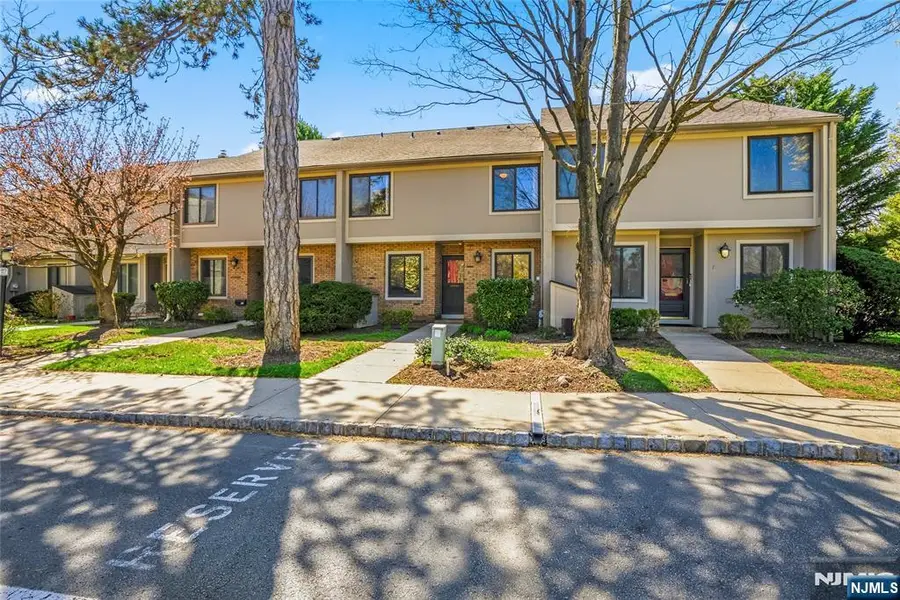 8 Irongate 202, Metuchen, NJ 08840 - #3