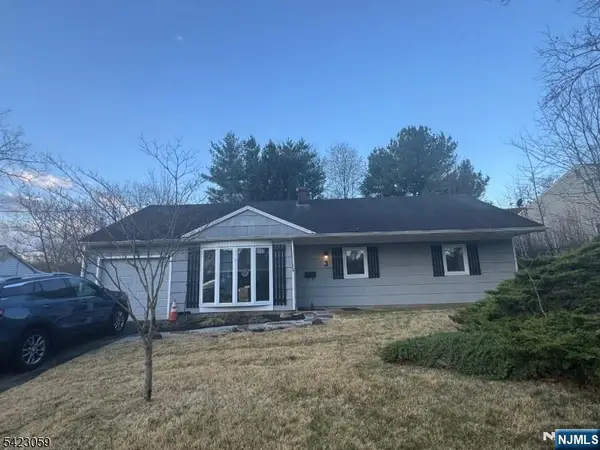 3 Spalding Drive, Livingston, NJ 07039
