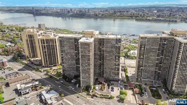 300 Winston L1, Cliffside Park, NJ 07010