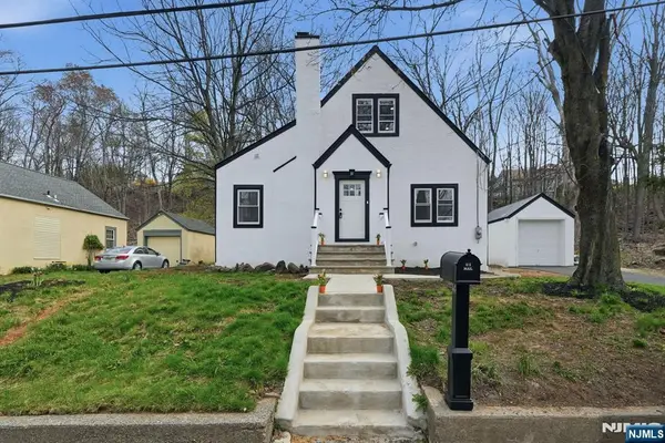 31 Saint Moritz Place, Wayne, NJ 07470