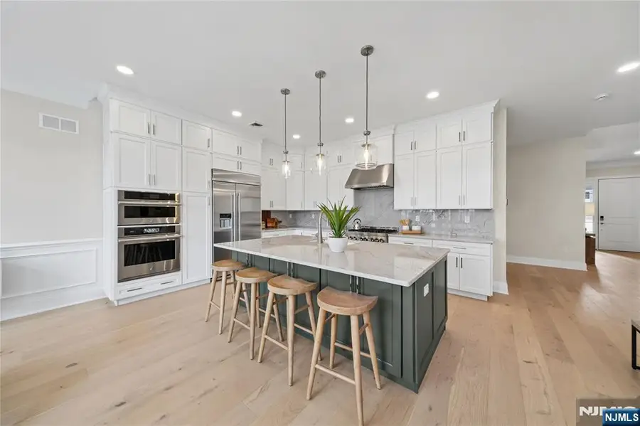 21 Muirfield Lane, River Vale, NJ 07675 - #2