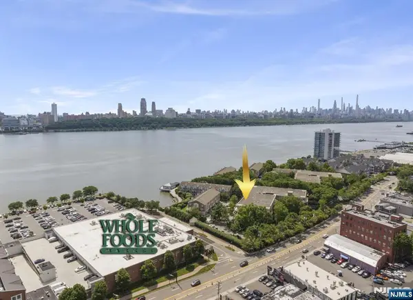 200 Grand Cove Way 3L, Edgewater, NJ 07020