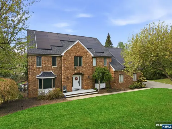 8 Danielle Drive, Wayne, NJ 07470