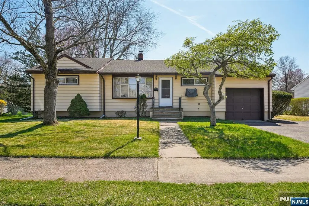 31 Michael Drive, Wayne, NJ 07470 - #1