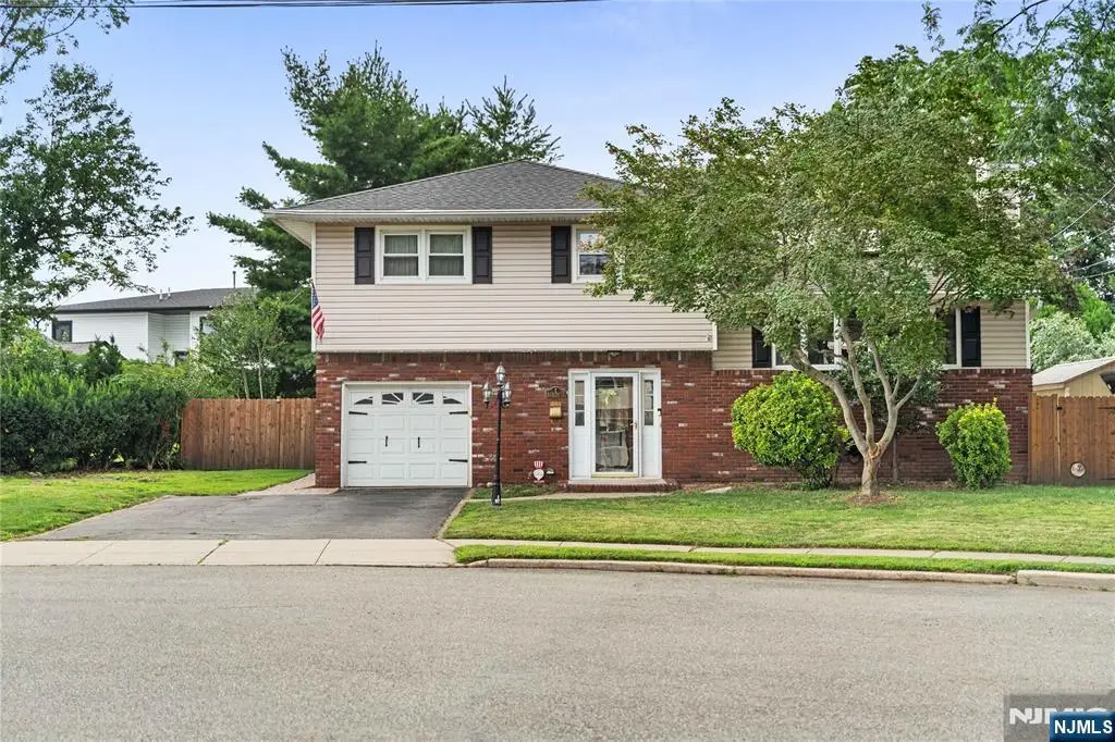 1 Hazley Court, Rochelle Park, NJ 07662 - #1