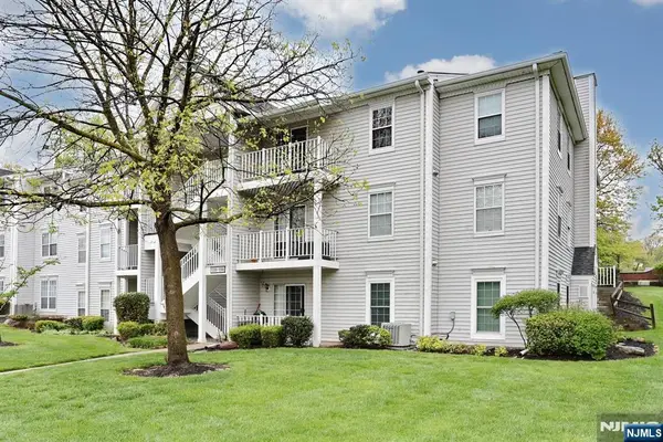 1093 Ash Drive, Mahwah, NJ 07430