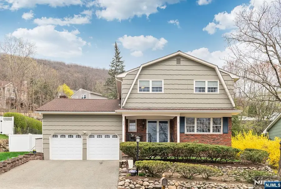 32 Schirra Drive, Wanaque, NJ 07465 - #2