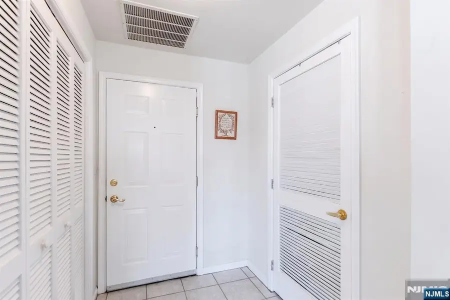 81 Park Edge 2K, Berkeley Heights, NJ 07922 - #3