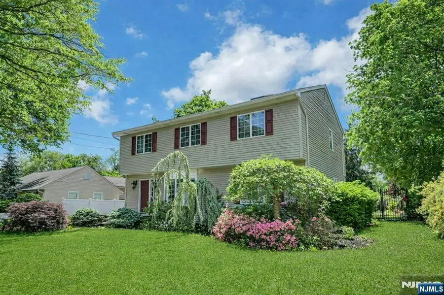 44 W Midland Avenue, Paramus, NJ 07652 - #2