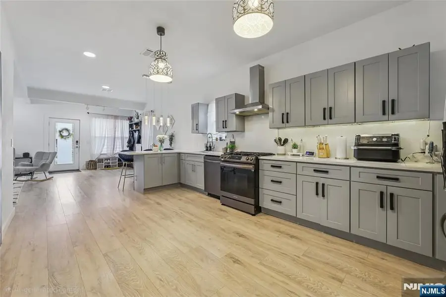 84 Center Avenue, Little Falls, NJ 07424 - #3