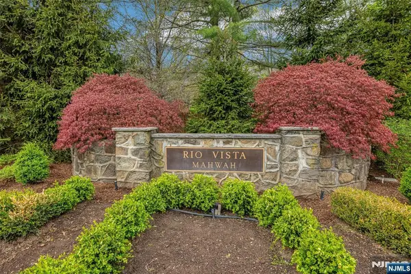 2 Crocker Mansion Drive, Mahwah, NJ 07430