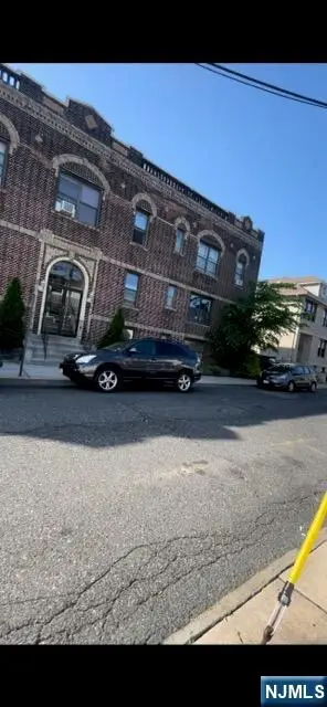 400 Woodcliff Avenue, North Bergen, NJ 07047 - #2