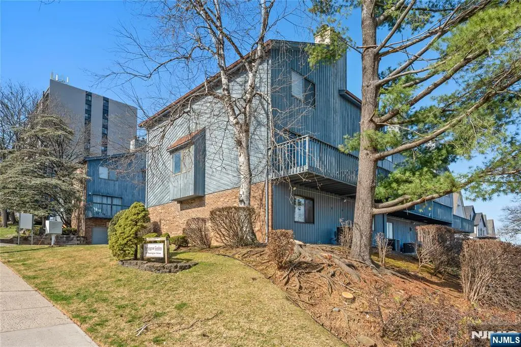 114 Pennington Avenue 20, Passaic, NJ 07055 - #1