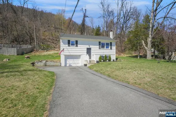 35 Zinnia Drive, Vernon, NJ 07418