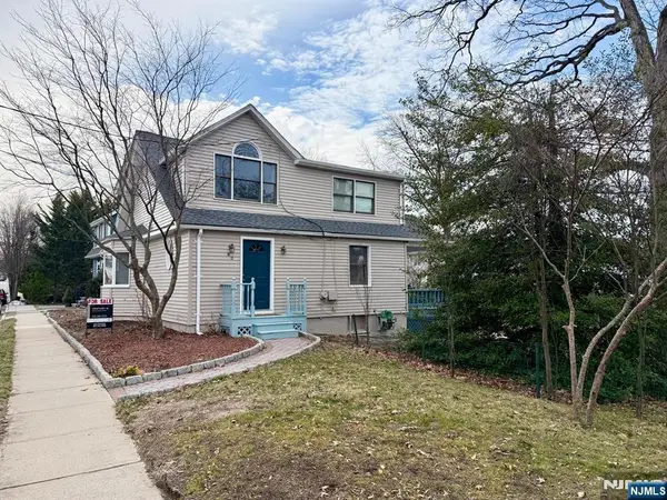 80 Roosevelt Avenue, Bergenfield, NJ 07621