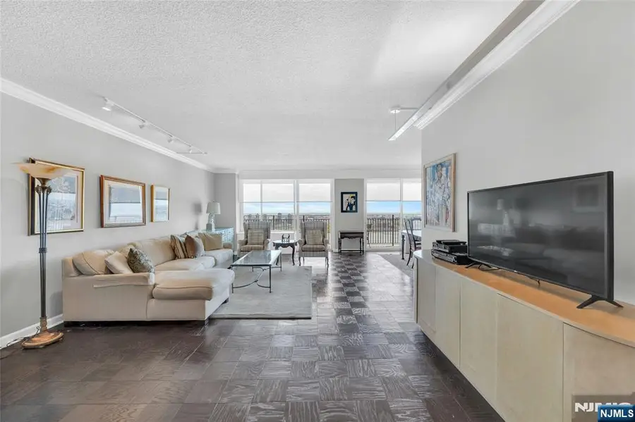 1530 Palisade Avenue 27K, Fort Lee, NJ 07024 - #3