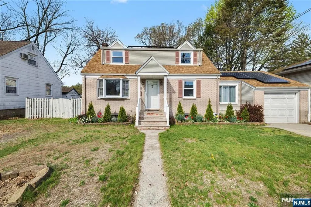 198 Roosevelt Avenue, Bergenfield, NJ 07621 - #1