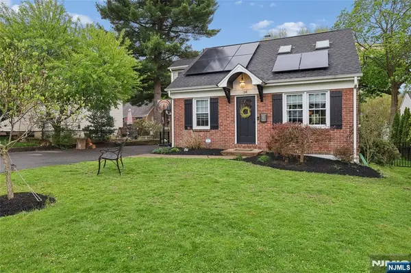 24 N Crest Drive, Cresskill, NJ 07626