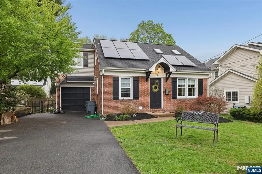 24 N Crest Drive, Cresskill, NJ 07626 - #2