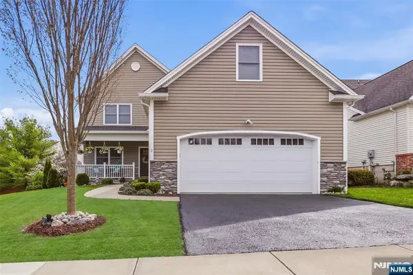 2 Bluffs Court, Hamburg, NJ 07419