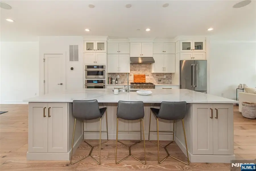 15 Cinnamon Drive, Upper Saddle River, NJ 07458 - #3