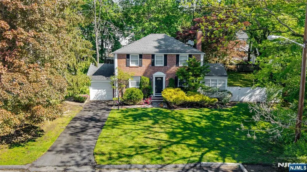 12 Louise Lane, Tenafly, NJ 07670 - #1